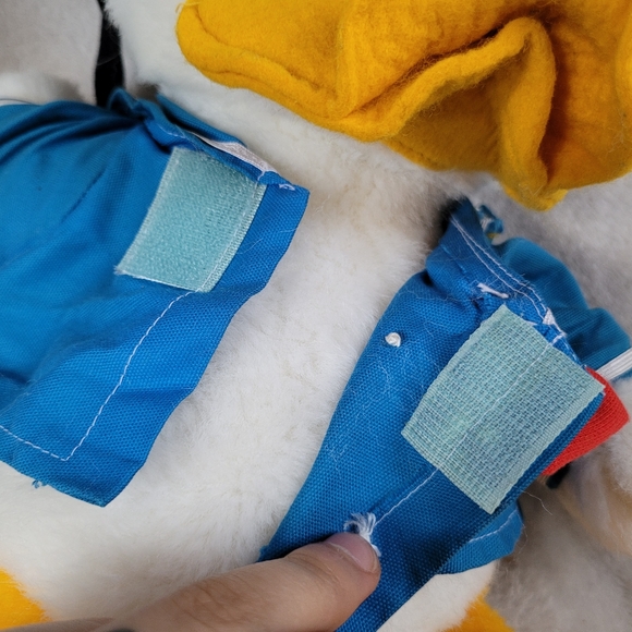 Vintage Japanese exclusive Disney's Donald Duck 15" plush toy - Picture 8 of 9